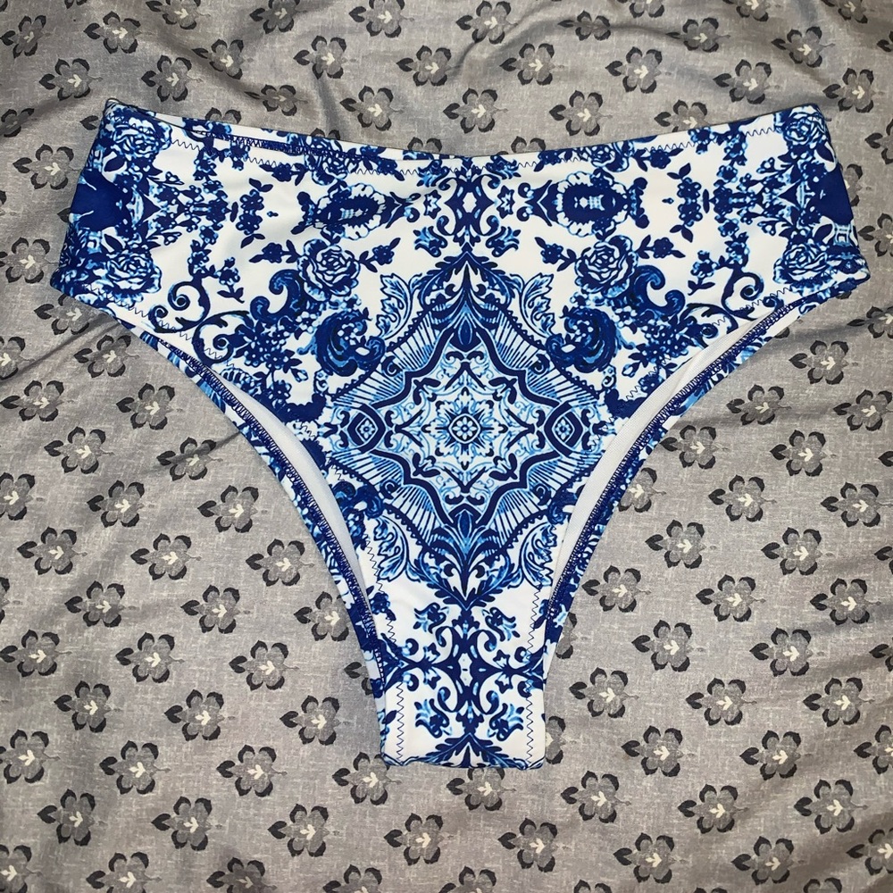 ROMWE NEVER WORN swim bottoms